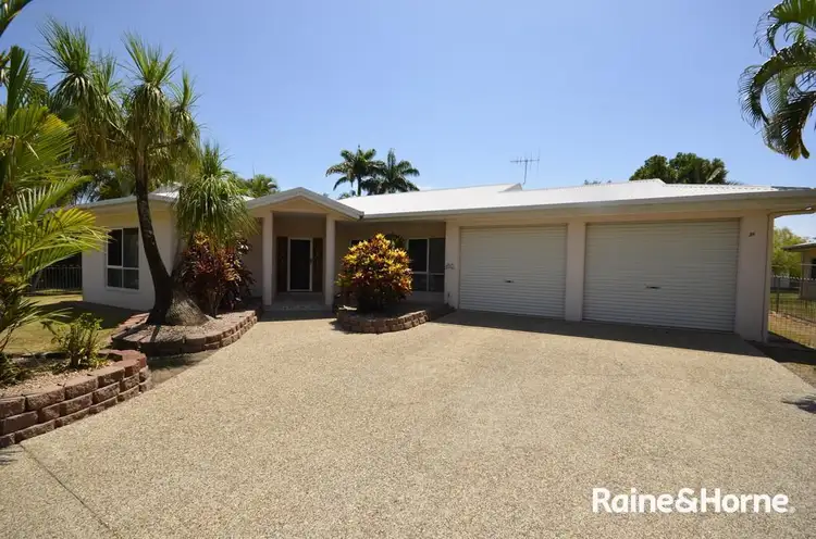 36 Middlemiss Street, Mossman QLD 4873