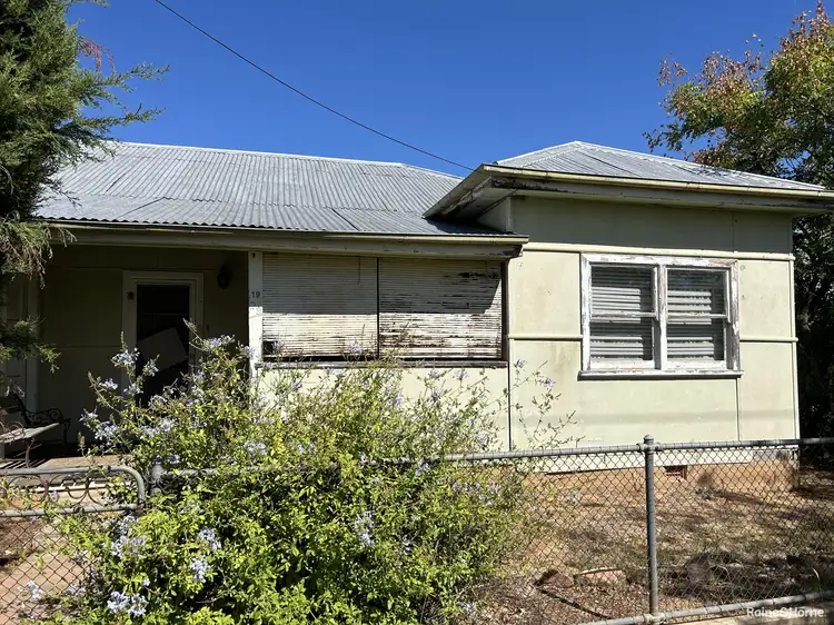 19 East Street, Grenfell NSW 2810