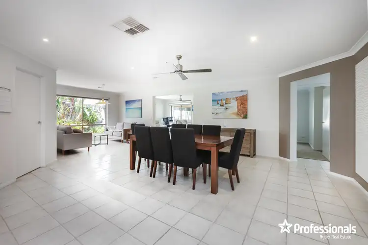 15 Carlyon Close, Melton West VIC 3337