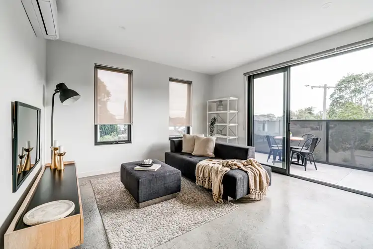Main view of Homely unit listing, 2/24 McEwan Road, Heidelberg Heights VIC 3081