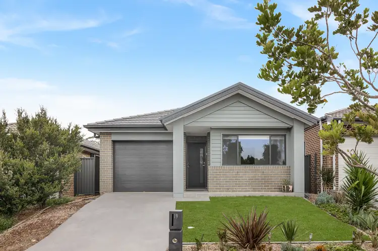 19 Holly Crescent, Jordan Springs NSW 2747