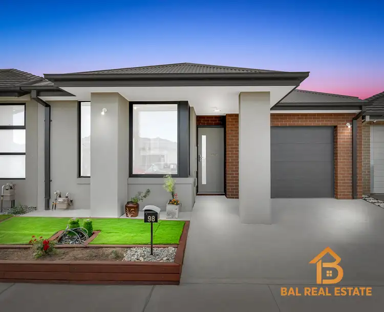 98 Medallion Boulevard