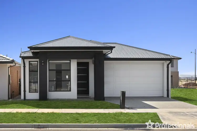 13 Hunt Road, Rockbank VIC 3335