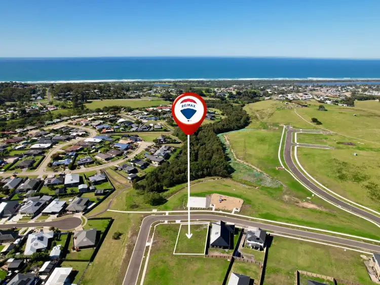 10 Lochard Terrace, Lakes Entrance VIC 3909