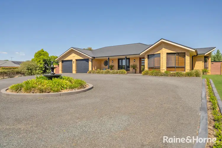 8 Forsythe Avenue, Young NSW 2594