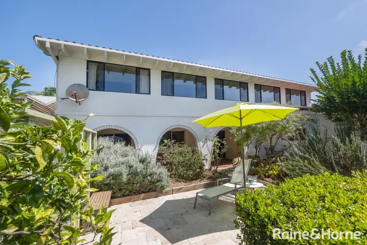 8 Manning Avenue, Narrawallee NSW 2539