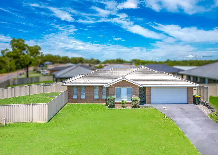 2 Cams Boulevard, Summerland Point NSW 2259