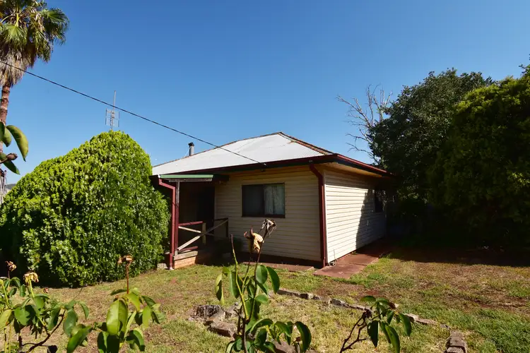 16 Dibbs Street, Wellington NSW 2820