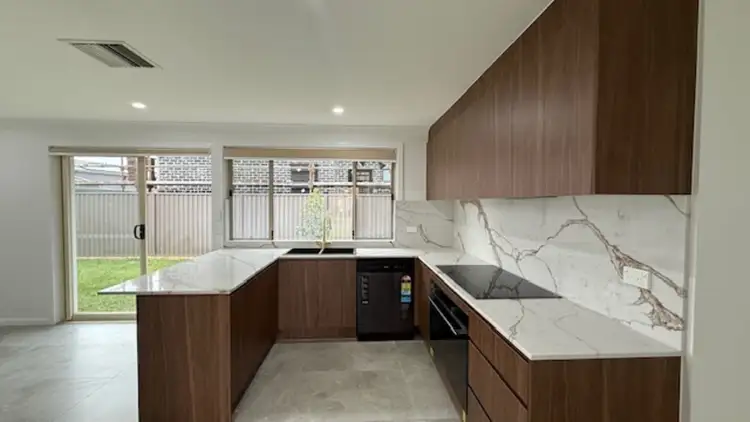 11 Oldfield Court, St Clair NSW 2759