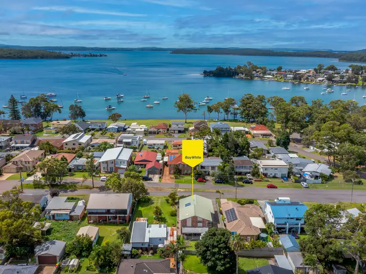 90 Cams Boulevard, Summerland Point NSW 2259