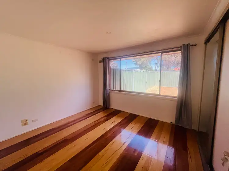 Fifth view of Homely house listing, 8 appleby Ct, Sunshine VIC 3020