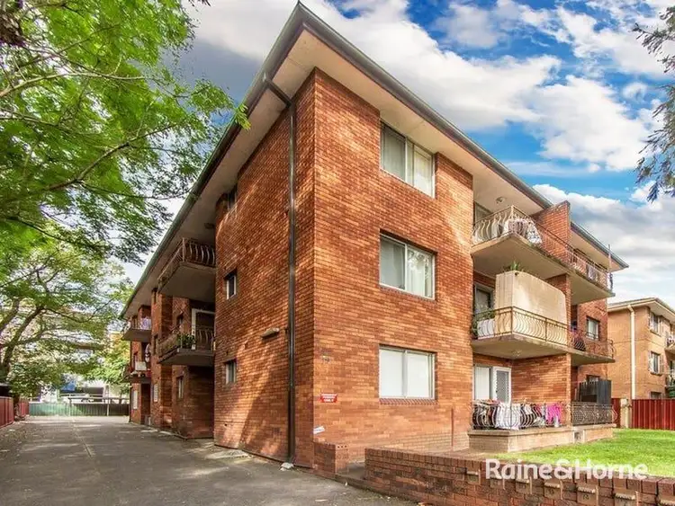 19 Parkes Street