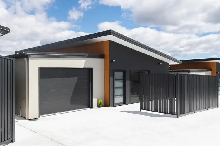 2/5 Penicola Place, Newnham TAS 7248