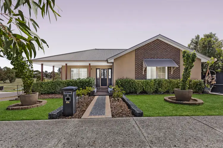 8 Rangeview Green, Doreen VIC 3754