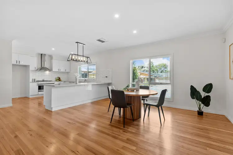 Fifth view of Homely house listing, 8 Rangeview Green, Doreen VIC 3754