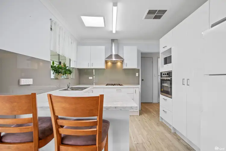 Seventh view of Homely house listing, 6 Elm Close, Camillo WA 6111