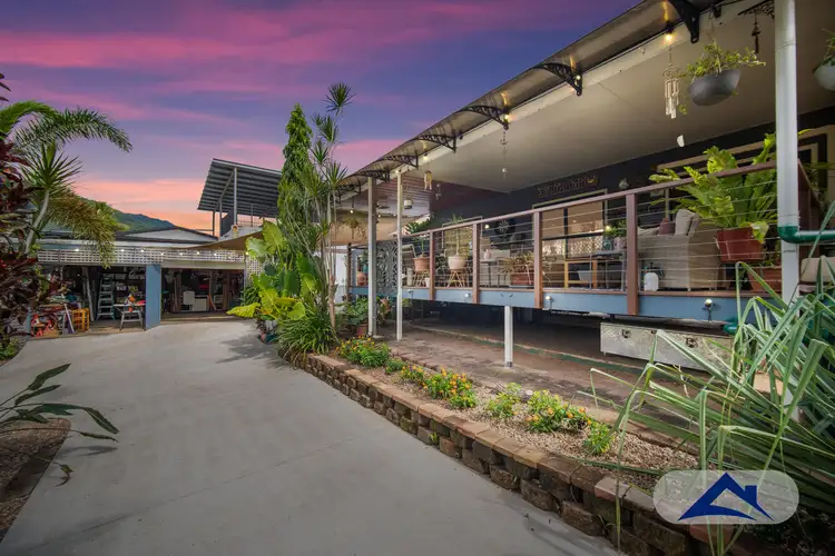 14 Lowanna Close