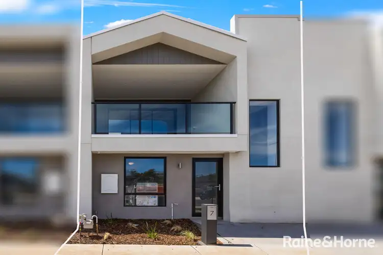 7 Amazing Boulevard, Fraser Rise VIC 3336