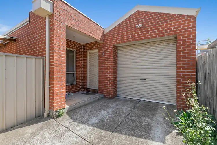 2/10 Camdale Parade, St Albans VIC 3021