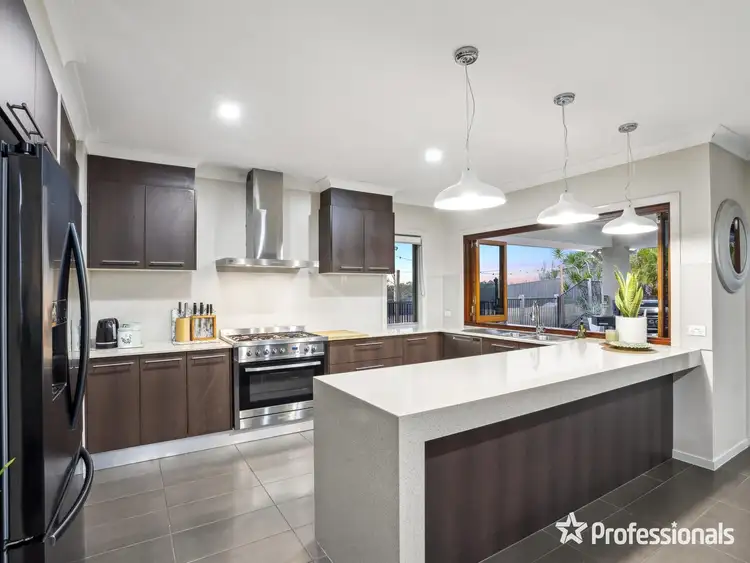 Sixth view of Homely house listing, 4 Prince Of Wales Court, Mundoolun QLD 4285