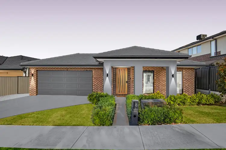 6 Dickens Street