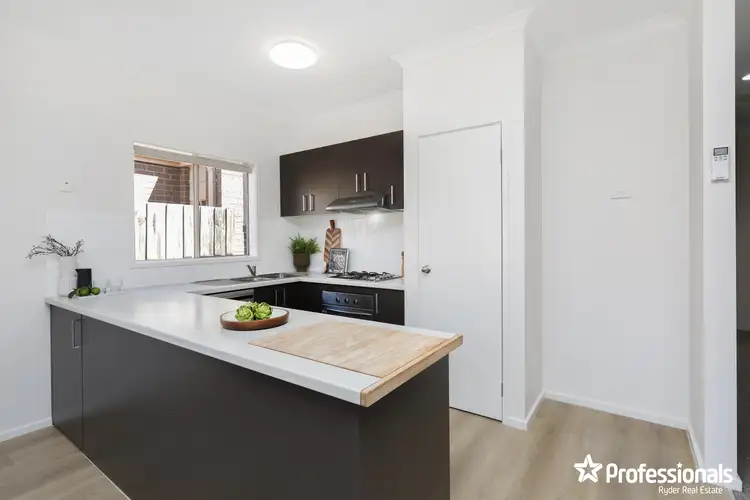 Fifth view of Homely unit listing, 16/17 Crestmont Drive, Melton South VIC 3338