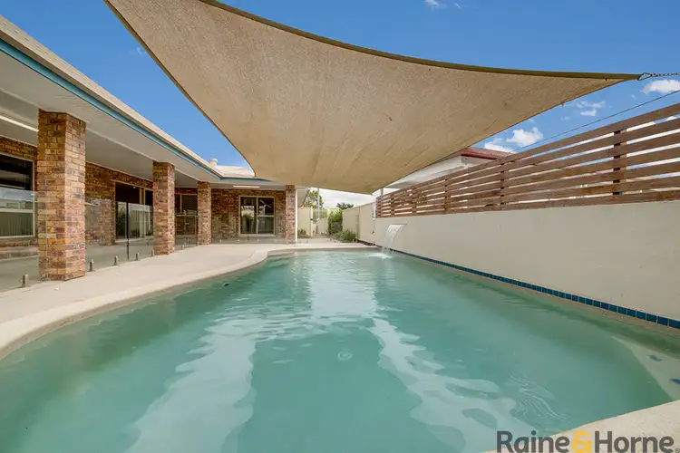 9 Bangalow Close
