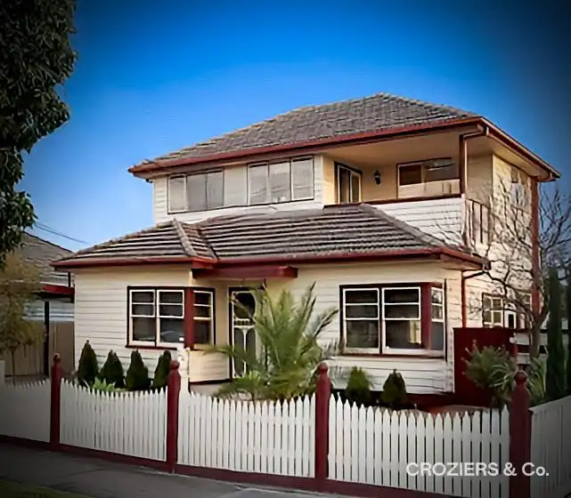 21 Clunes Street