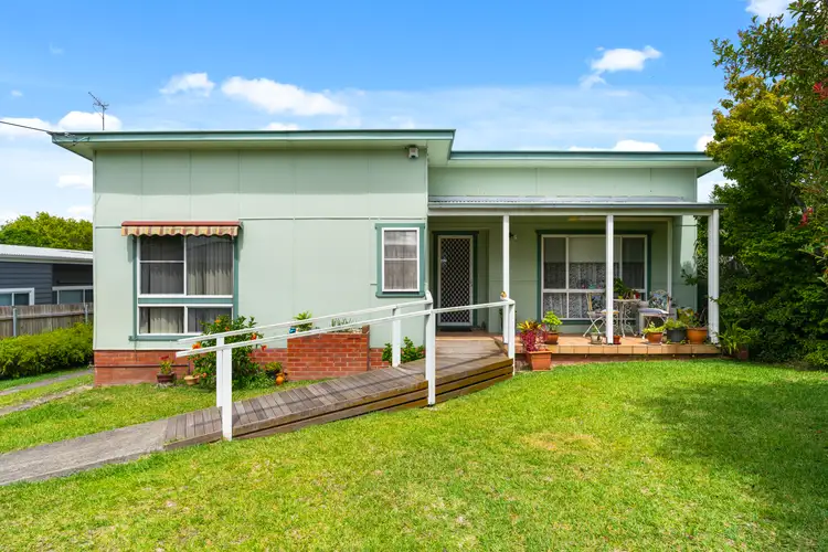 4 Lynburn Avenue, Bomaderry NSW 2541