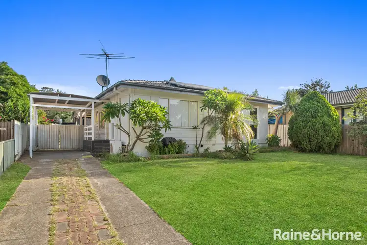 9 Berrigan Crescent, Macquarie Fields NSW 2564