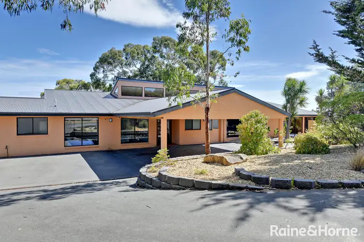 8 Perry Court