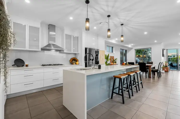 12 River Links Boulevard East, Helensvale QLD 4212