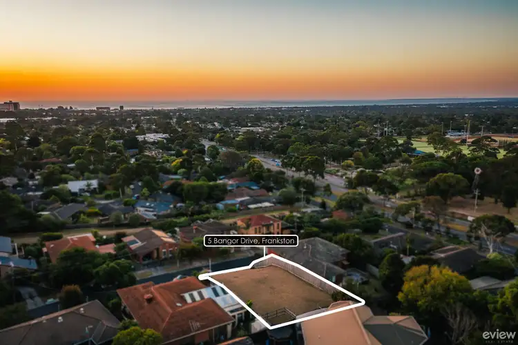 5 Bangor Drive, Frankston VIC 3199