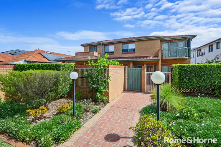 56 Benaroon Road