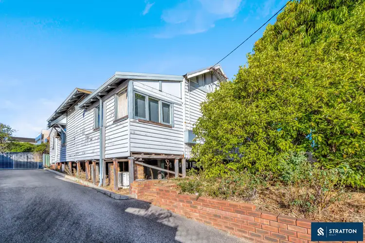 27 Fourth Road, Armadale WA 6112