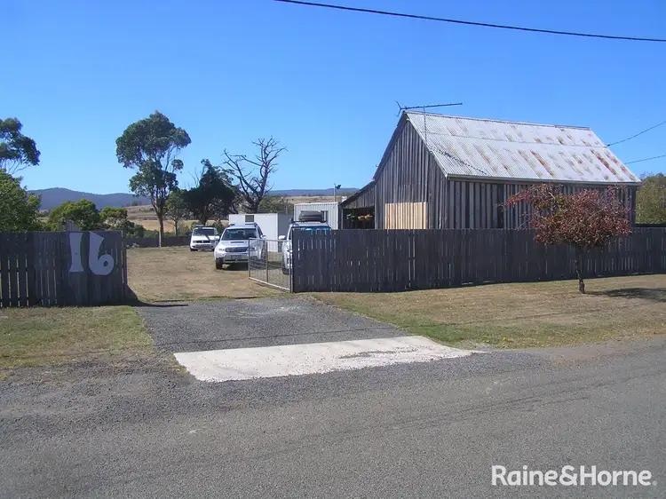 16 Nairn Street, Buckland TAS 7190