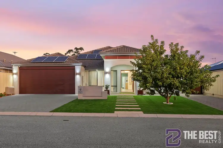 4 Plumosa Way