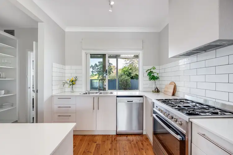 393 Nowland Avenue, Lavington NSW 2641