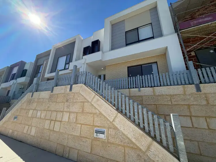 10b Leeward Avenue