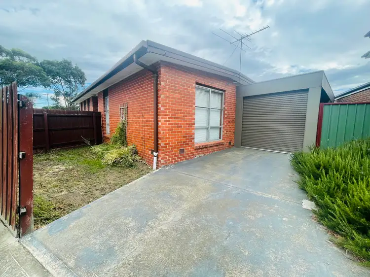76 fairbairn rd