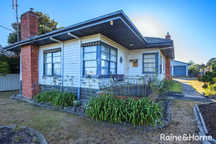 2 Elizabeth Avenue, Kyneton VIC 3444