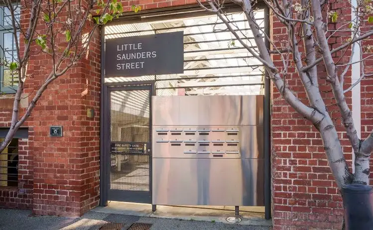 18 Little Saunders Street