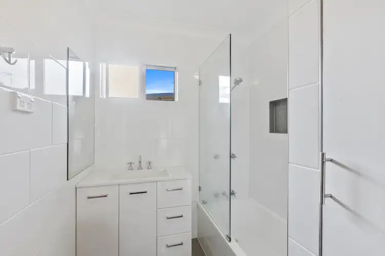 Seventh view of Homely house listing, 324 Blanchfield Street, Koongal QLD 4701