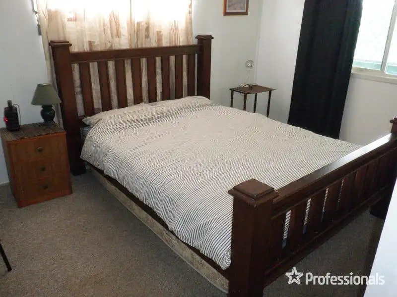 Main view of Homely unit listing, 2/4 Bedsor Street, Kin Kora QLD 4680