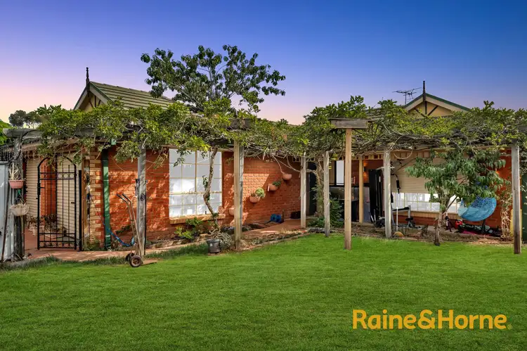 4 Endeavour Place, Melton West VIC 3337