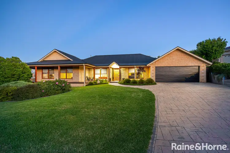 8 Lyndoch Place, Bourkelands NSW 2650