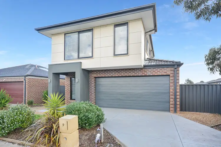 9 Ixora Crescent, Manor Lakes VIC 3024