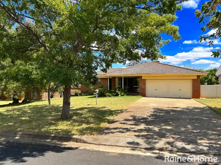 4 Normoyle Crescent, Young NSW 2594