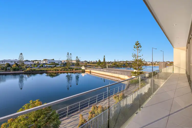2 Arlington Drive, Pelican Waters QLD 4551