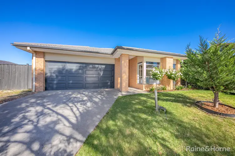 17 Retreat Crescent, Sunbury VIC 3429